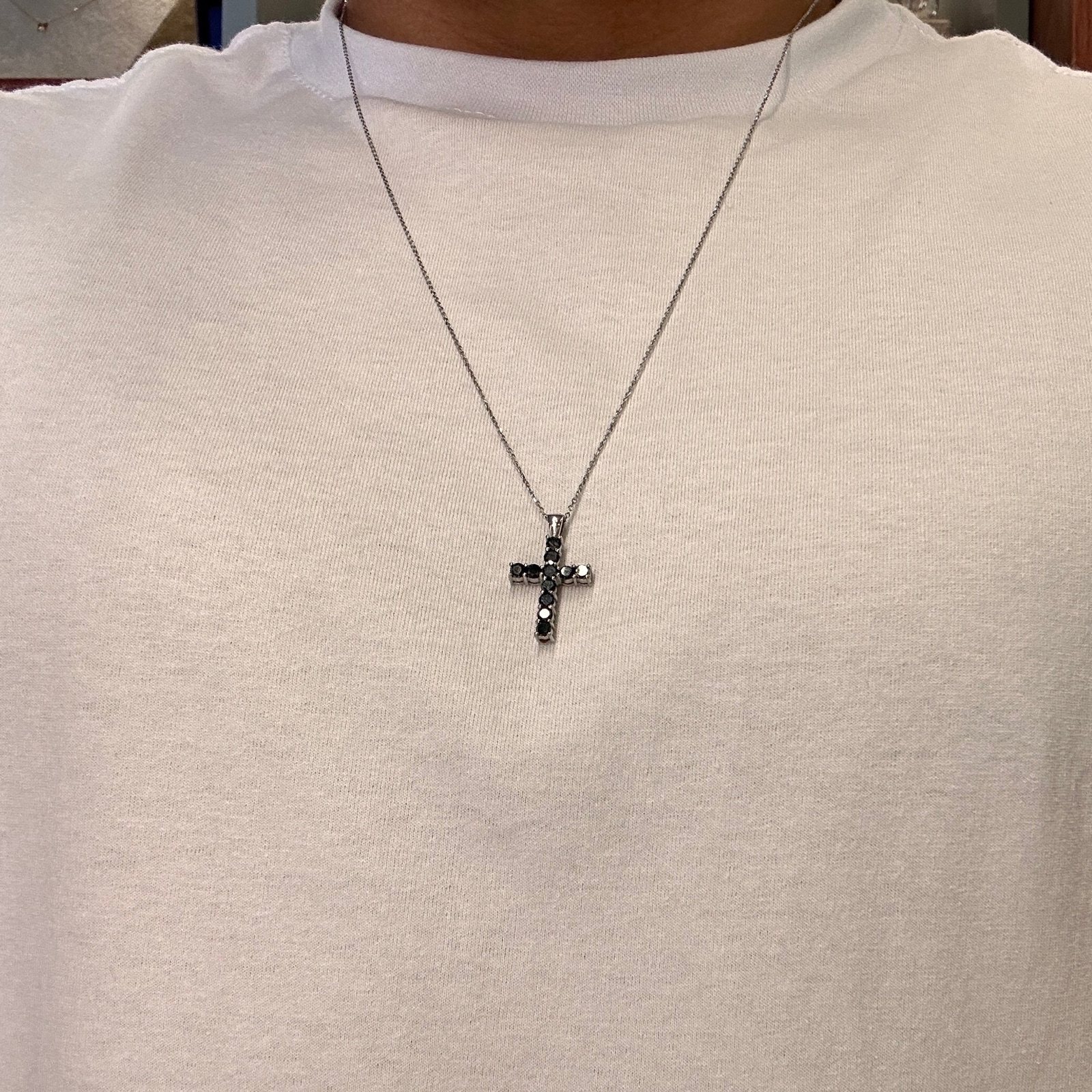 Crucifixo Médio Diamante Negro em ouro branco